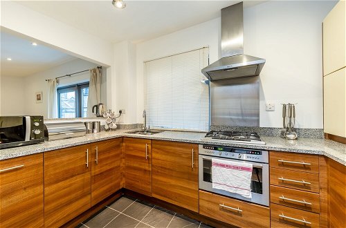 Photo 3 - 2 Beds Executive Apt in Liverpool St by City Stay London