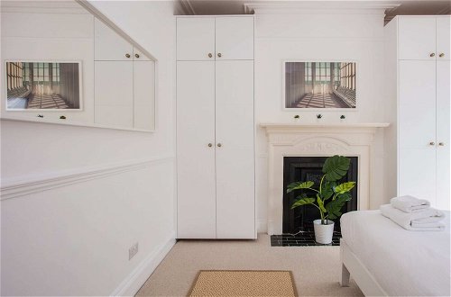 Photo 8 - Stylish & Modern 3 Bed Flat in NW London With Garden