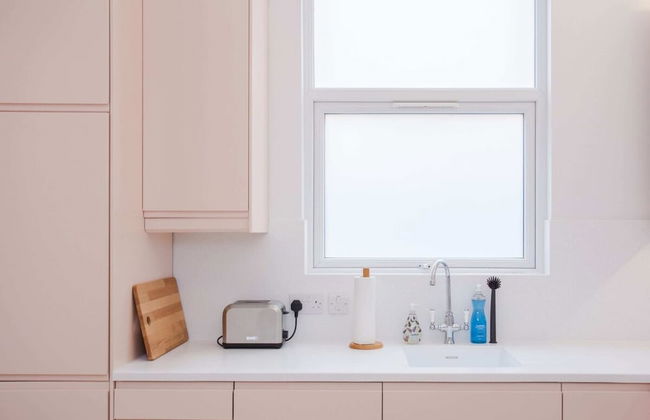 Stylish & Modern 3 Bed Flat in NW London With Garden - Foto 1