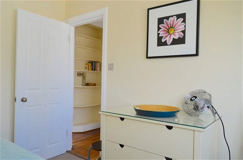 Photo 3 - Lovely Top Floor Flat in Leafy Fulham