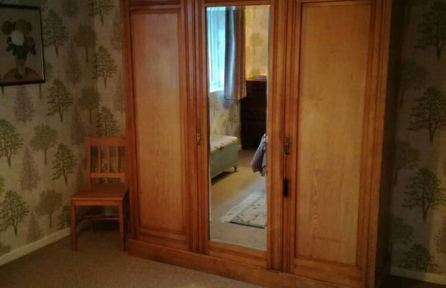 Flat - Sleeps 4 - Parking - Close to Airport - Photo 8