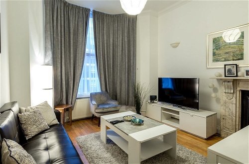Foto 11 - Spacious Centrally Located One Bed