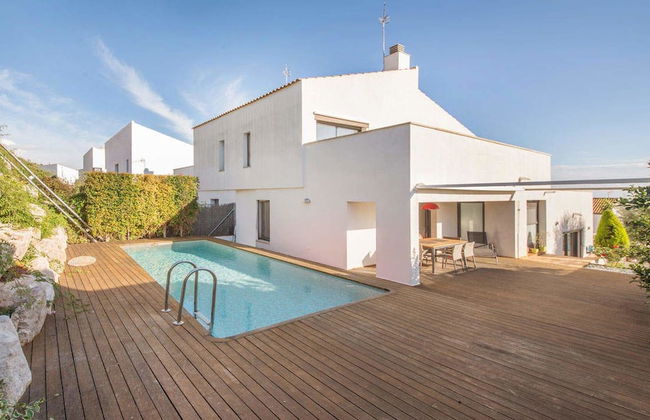 Salome House - Photo 1
