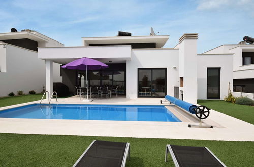 Foto 23 - Modern Villa With Private Swimming Pool