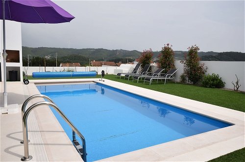 Foto 19 - Modern Villa With Private Swimming Pool