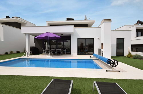 Foto 24 - Modern Villa With Private Swimming Pool