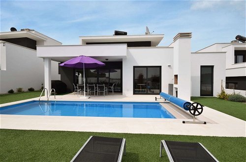 Photo 23 - Modern Villa With Private Swimming Pool