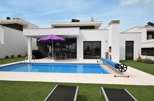 Foto 22 - Modern Villa With Private Swimming Pool