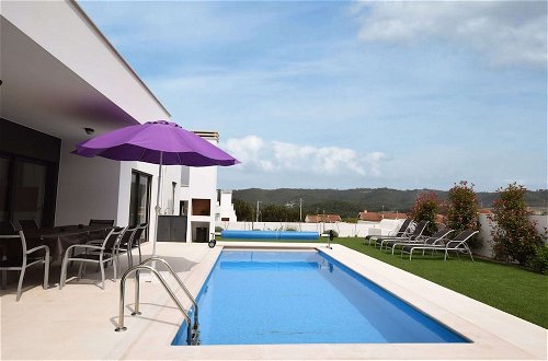 Photo 18 - Modern Villa With Private Swimming Pool