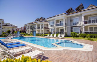 Photo 2 - Sea Heaven Legend Apartments