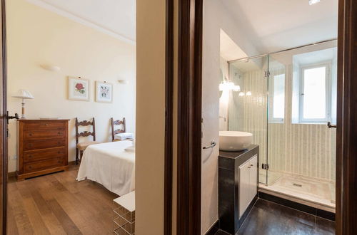 Photo 8 - Charming 2bed Apt Overlooking Duomo