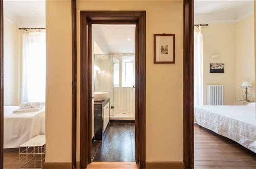 Photo 10 - Charming 2bed Apt Overlooking Duomo