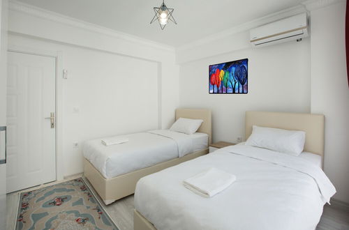 Photo 10 - Golden Star Suites