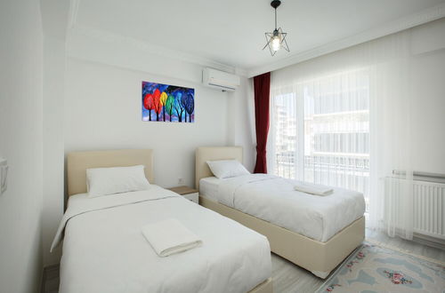 Photo 9 - Golden Star Suites