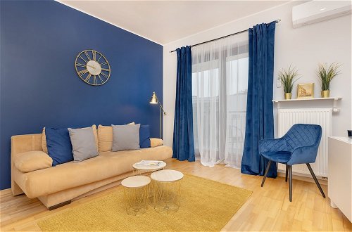Photo 1 - Gold & Blue Apartment Warsaw by Renters