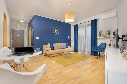 Photo 34 - Gold & Blue Apartment Warsaw by Renters