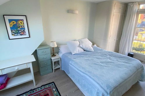 Photo 1 - Delightful 2BD Cottage-chic House Hammersmith