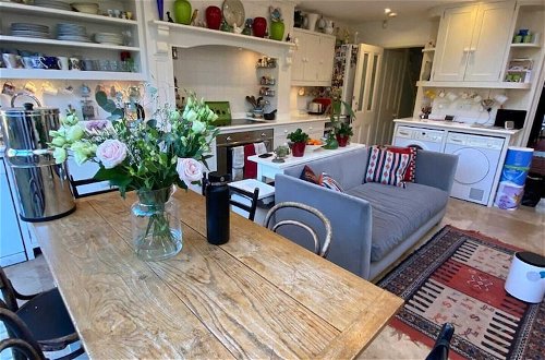 Photo 10 - Delightful 2BD Cottage-chic House Hammersmith