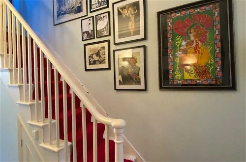 Photo 12 - Delightful 2BD Cottage-chic House Hammersmith