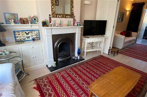 Photo 5 - Delightful 2BD Cottage-chic House Hammersmith