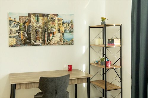 Foto 5 - Elegant Two-bedroom Apartment in Upscale Surroundings