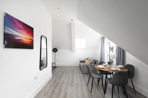 Photo 18 - Skyvillion -vineyard Court- Enfield 1bed W/balcony