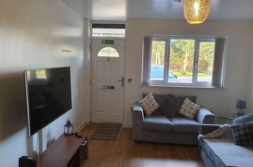 Photo 11 - Immaculate 2-bed Apartment in Leigh