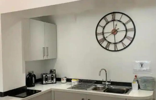 Immaculate 2-bed Apartment in Leigh - Foto 8