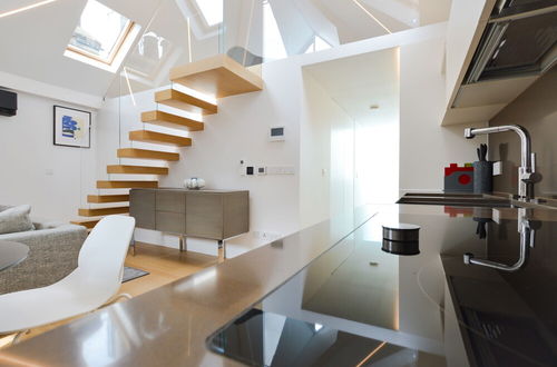 Photo 9 - Soho Penthouse by Concept Apartments