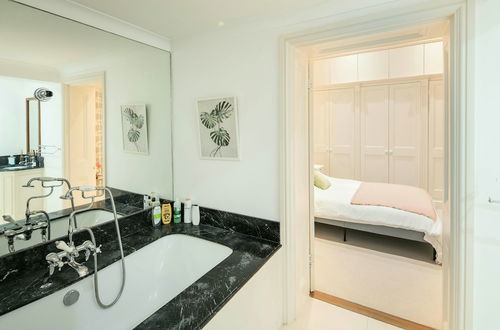 Photo 6 - Remarkable 2-bed Apartment in London