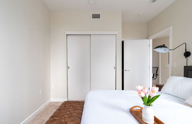 Sophari Bellevue Tower Apts - Photo 3