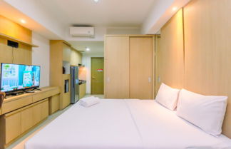 Foto 3 - Best Deal And Cozy Studio Oasis Cikarang Apartment