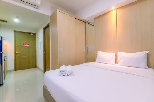 Foto 5 - Best Deal And Cozy Studio Oasis Cikarang Apartment