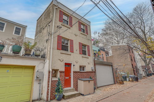 Foto 2 - Centrally Located Philadelphia Townhome w/ Patio