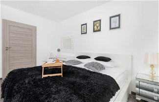 Foto 3 - Lux 3 Bedroom Flat by Renters Prestige