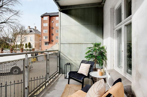 Photo 7 - Sanders Constantin - Chic 2-bdr. Apt. w/ Balcony