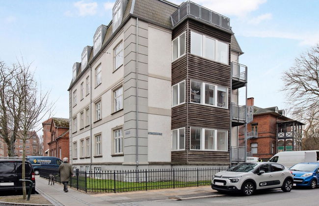 Sanders Constantin - Chic 2-bdr Apt With Balcony - Foto 20