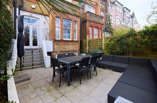 Photo 33 - The Clapham Crib - Spacious 4bdr House With Patio