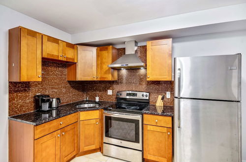 Photo 3 - Spacious 1BD Apt in the Heart of City