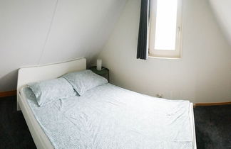 Photo 2 - 6 Pers. Holiday Home With a Large Garden Close to the Lauwersmeer