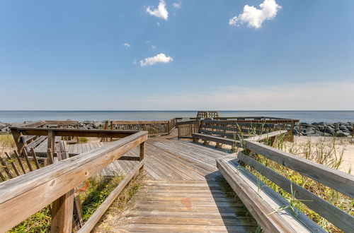 Foto 11 - Luxe Jekyll Island Home w/ Beach & Pool Access