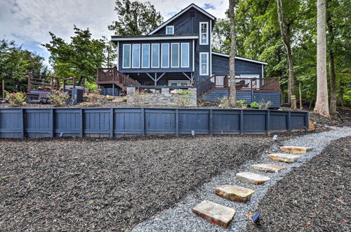 Photo 11 - Waterfront Gem on Lake Sinclair With Boat Dock