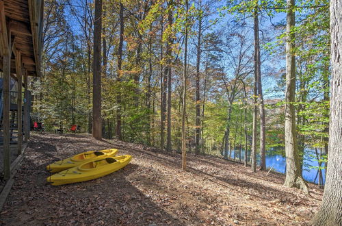 Foto 5 - Luxe Lake Hartwell Waterfront Getaway w/ Fire Pit