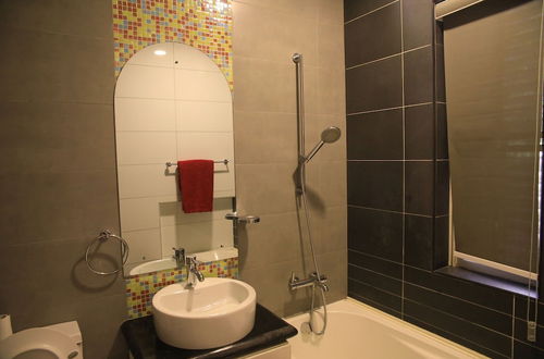 Photo 17 - Impeccable 3-bed Luxury Apartment in Ikoyi, Lagos