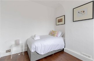 Photo 3 - Trendy 2BD House 5 Mins From Willesden Junction