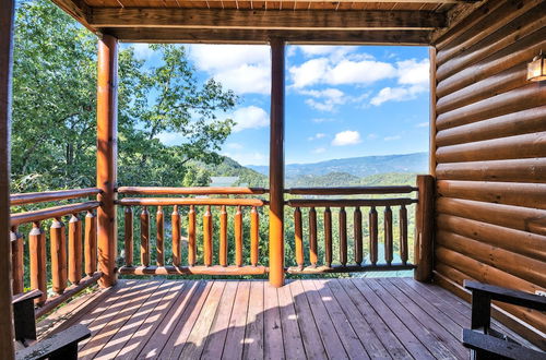 Foto 69 - Cabin w/ Theater, Games & Hot Tub! Sleeps 30