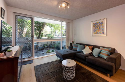 Foto 5 - Beautiful 2-bed Unit in St Kilda West w/ Parking