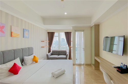 Photo 10 - Good Choice And Elegant Studio Menteng Park Apartment