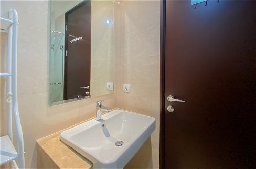 Foto 16 - Good Choice And Elegant Studio Menteng Park Apartment