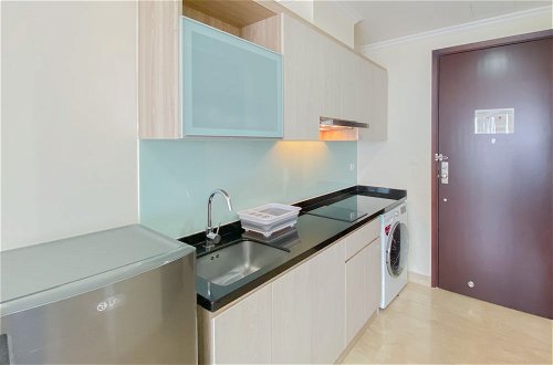 Foto 13 - Good Choice And Elegant Studio Menteng Park Apartment